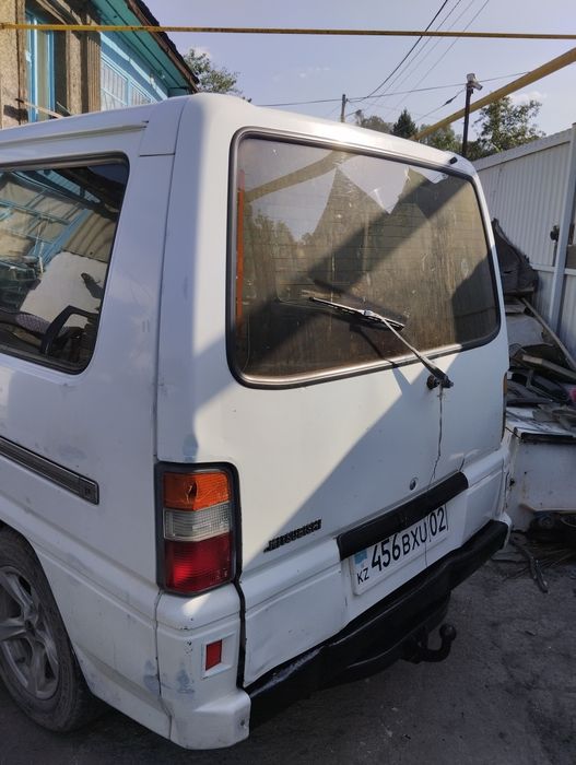 Митсубиси Л300 2'4 бензин