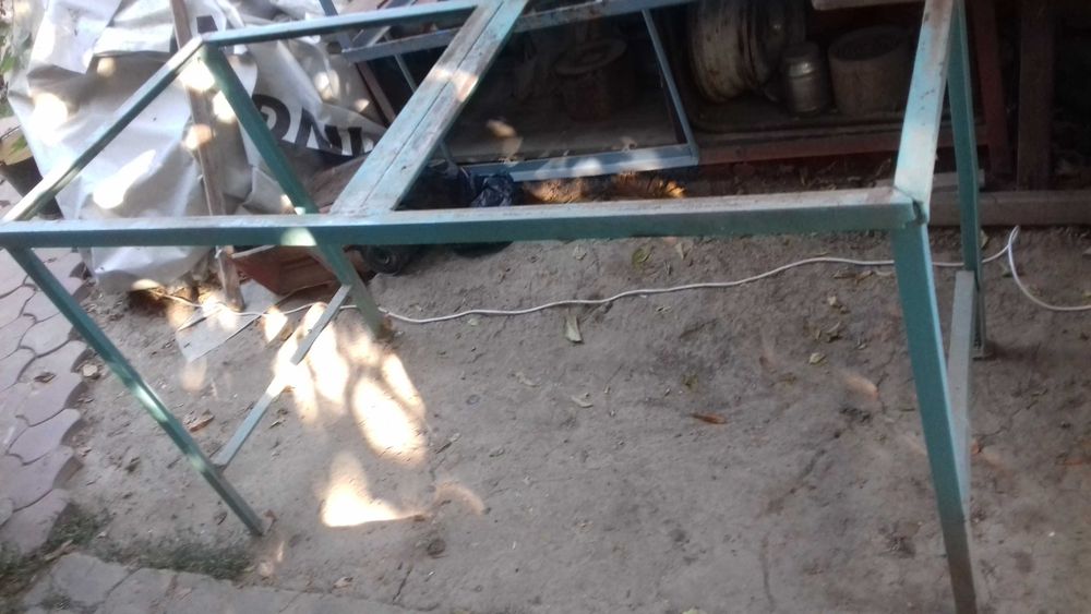 Продаются столики.