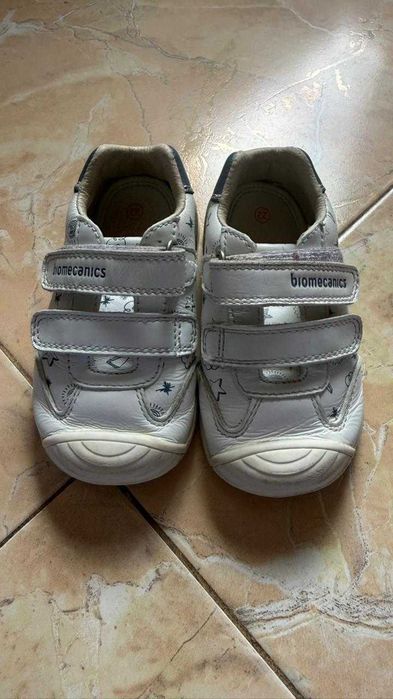 Детски обувки Biomecanics – естествена кожа, номер 22, бели с принт, отлично състояние