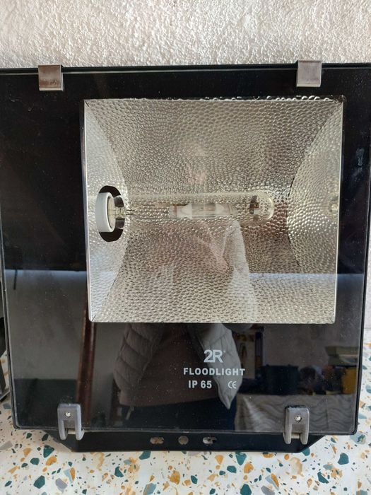 Осветителни прожектори