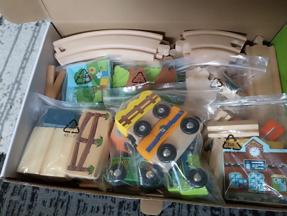 Дървено влакче с релси (ферма)