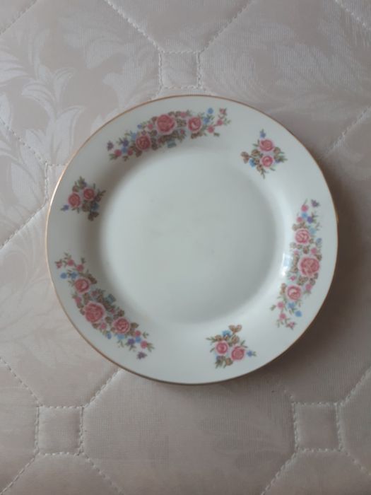 Тарелка фарфоровая