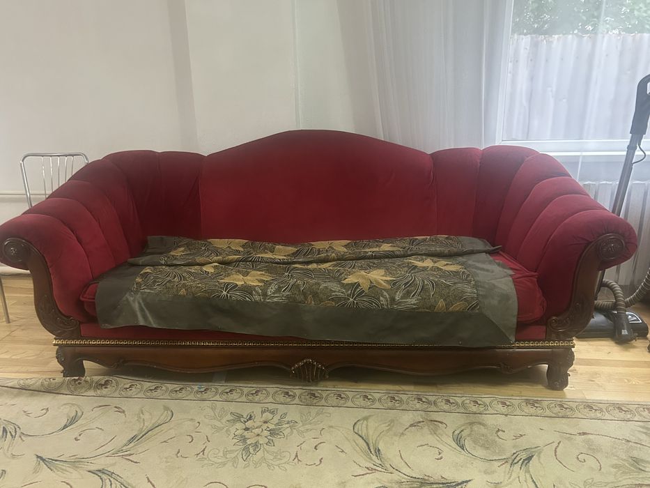 Диван класический
