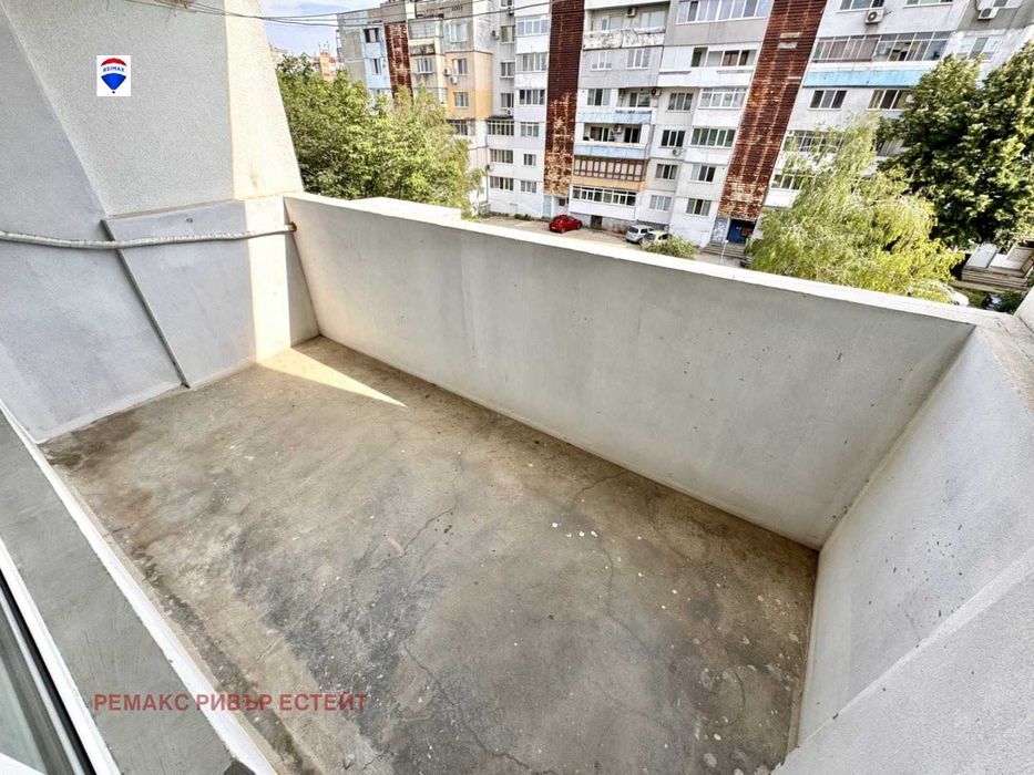 Тристаен апартамент за продажба кв. Дружба 3