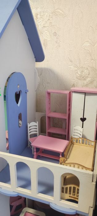 Продам кукольный дом для Барби