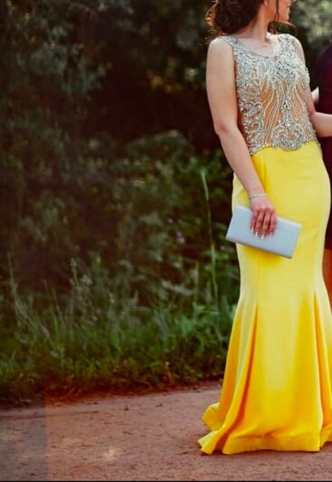 Бална рокля, код жълто