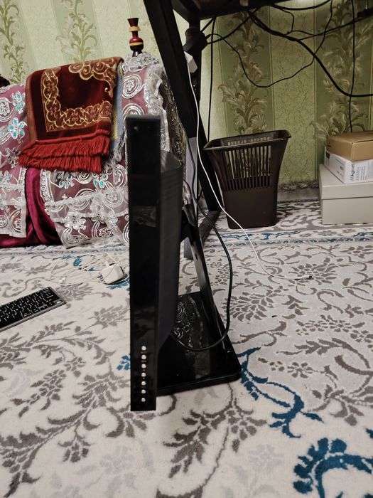 Zeus 500 manitor 60 hz 22 dyuym