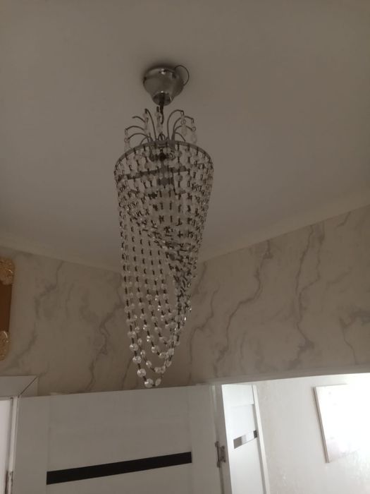 Продаеться люстра