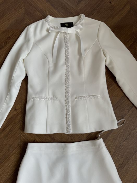 Белый костюм