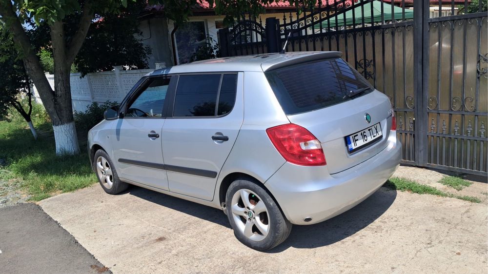 Skoda Fabia 2004-4300 lei si Skoda 2012 -3800 euro
