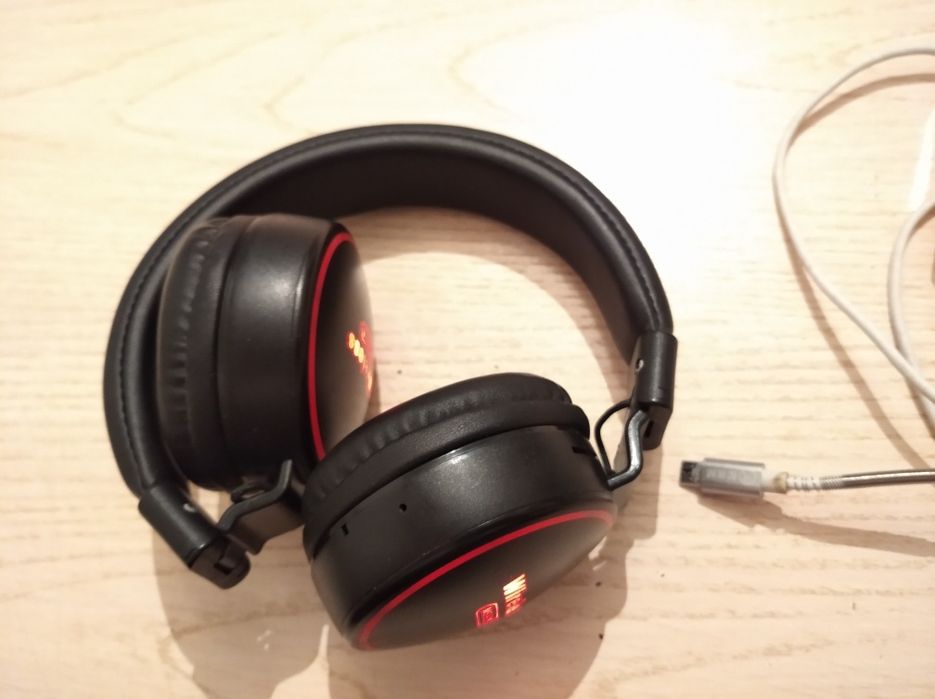 Продам наушник без проводной