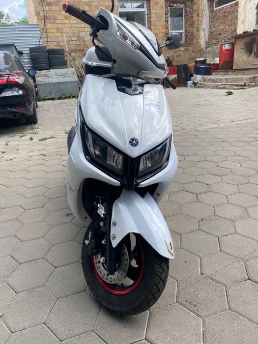 Продам скутер новый