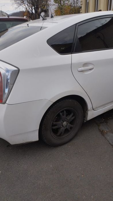 Vand  Toyota Pryus 3