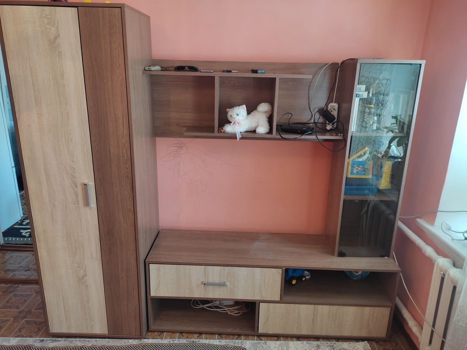 Мебель для гостиной (стенка,горка)