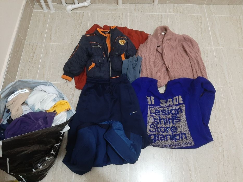 Аёллар ва болалар кийимлари.