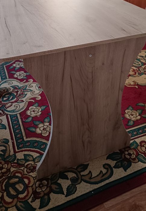 СРОЧНО.Продам кухонный(обеденный стол