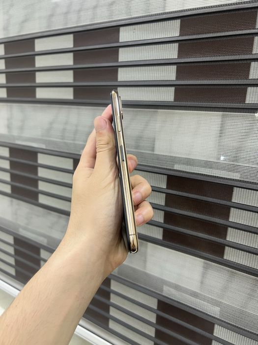 iPhone Xs Max gold