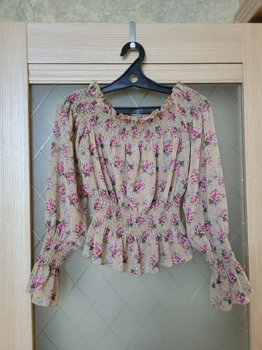 Одежду разную на девочек продам..