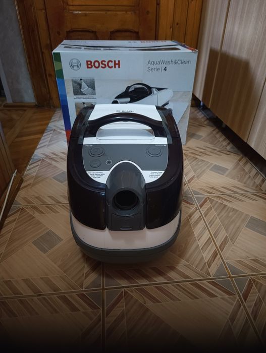 aspirator Bosch aquawash&clean serie 4