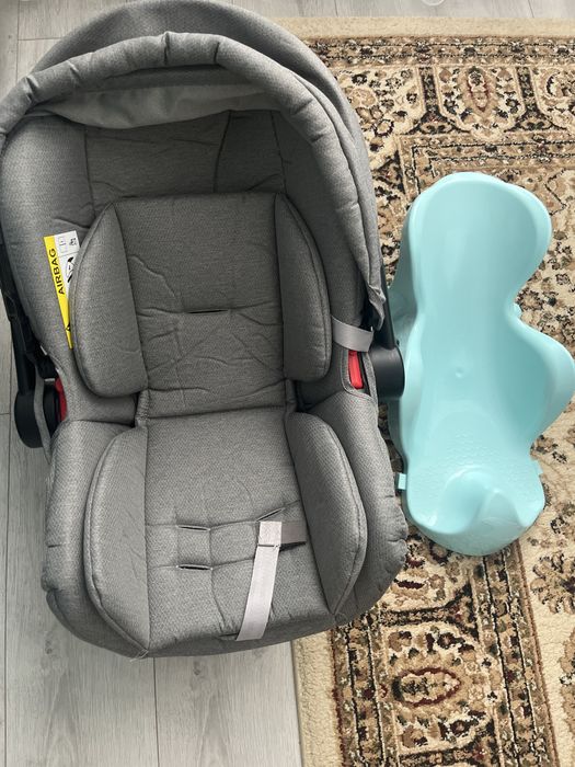 Продам Автокресло и подарок