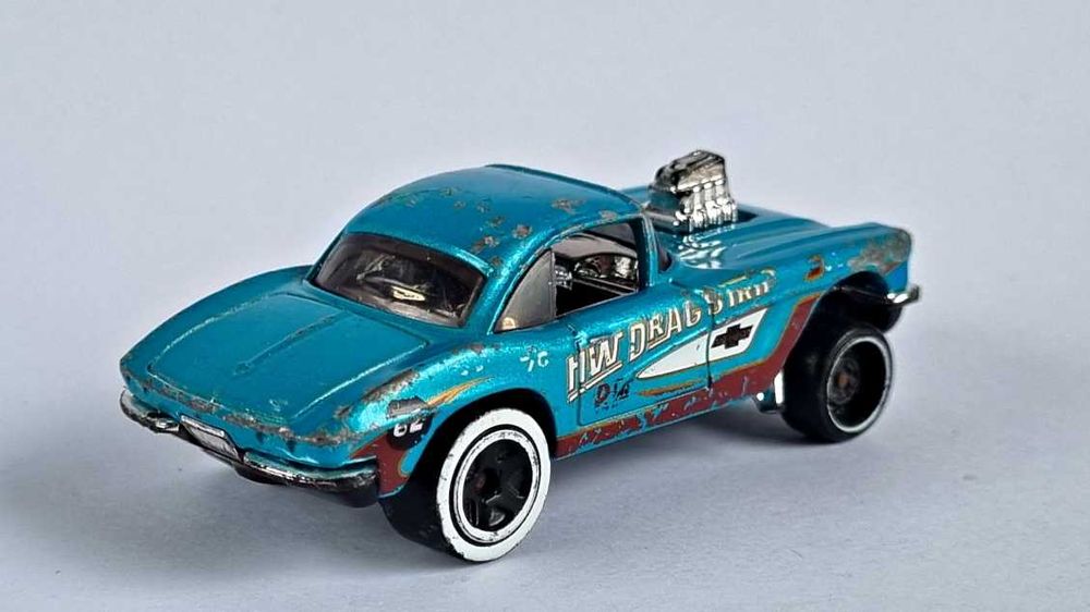 Продавам метална количка - Hot Wheels - Corvette Gasser  1:64