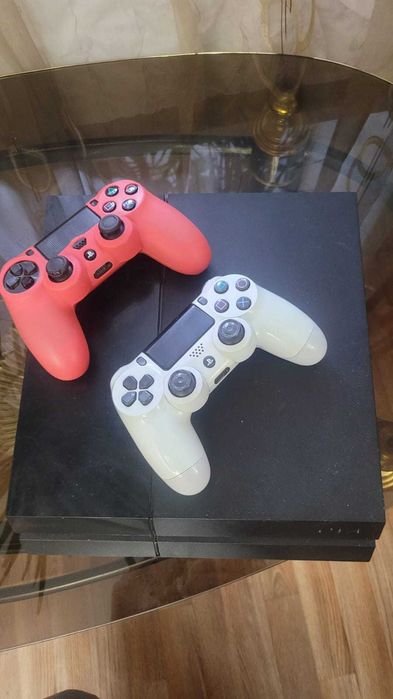 Продам PlayStation 4