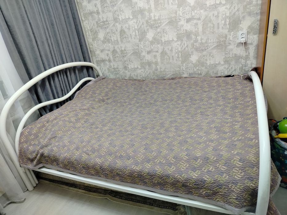 Кровать двуспальная