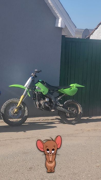 vînd cross 200cc motor nou, carene noi ,anvelope noi sau vînd pe atvv!