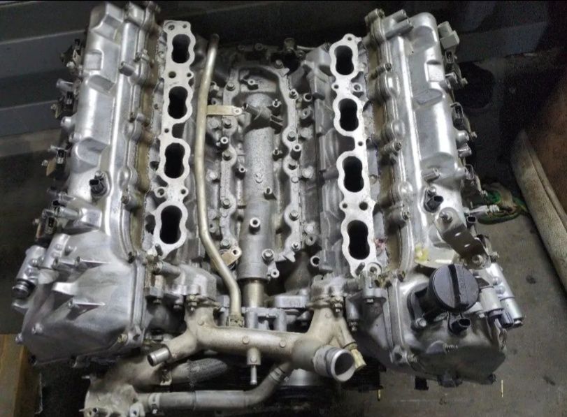 Мотор 1UR 4.6L без навесного
