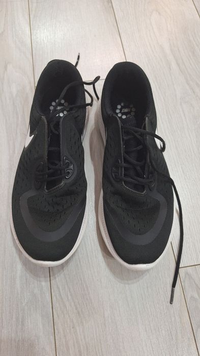 Страхотни Nike маратонки