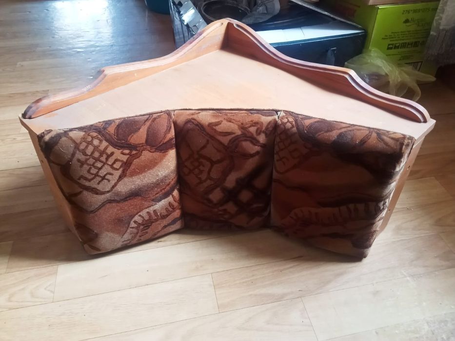 Продам диванчики(угловой)
