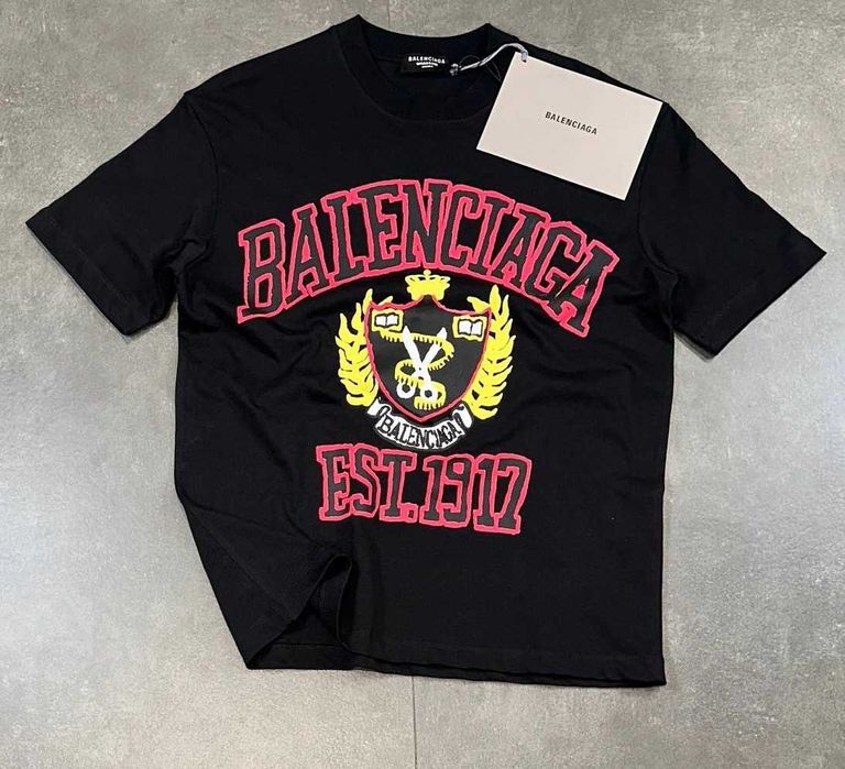 Нови мъжки тениски Balenciaga нови с етикети в черен