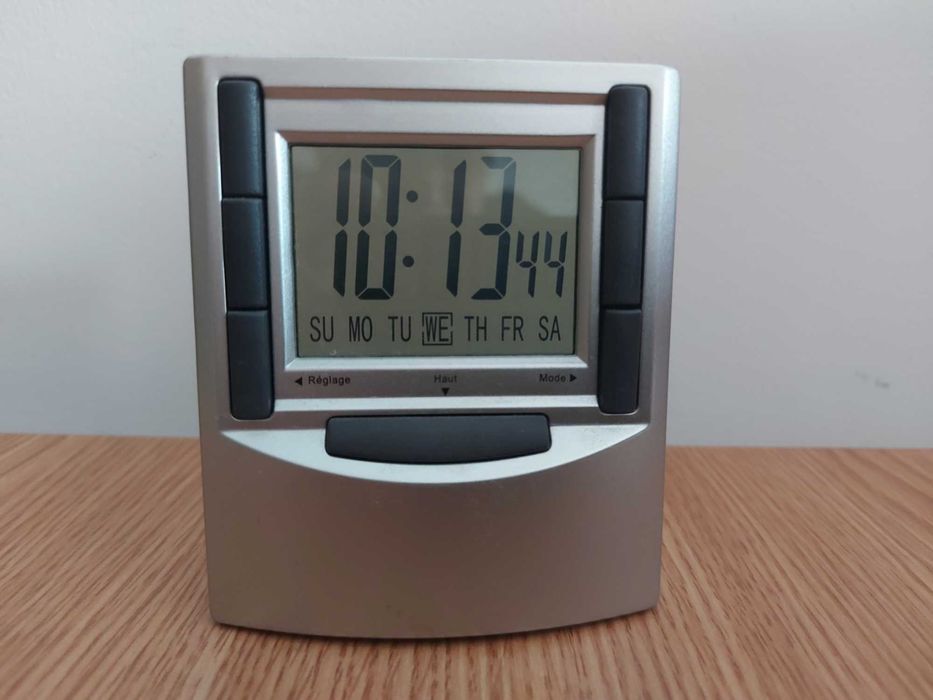 Ceas digital cu afisaj LCD