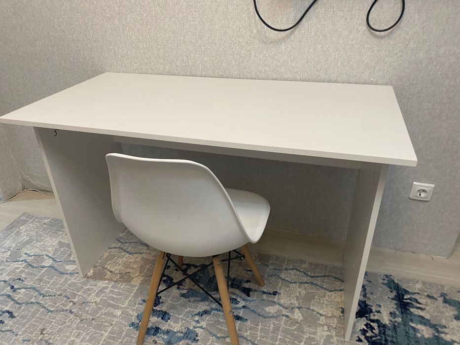 Столы офисные 2 штуки в отличном состоянии