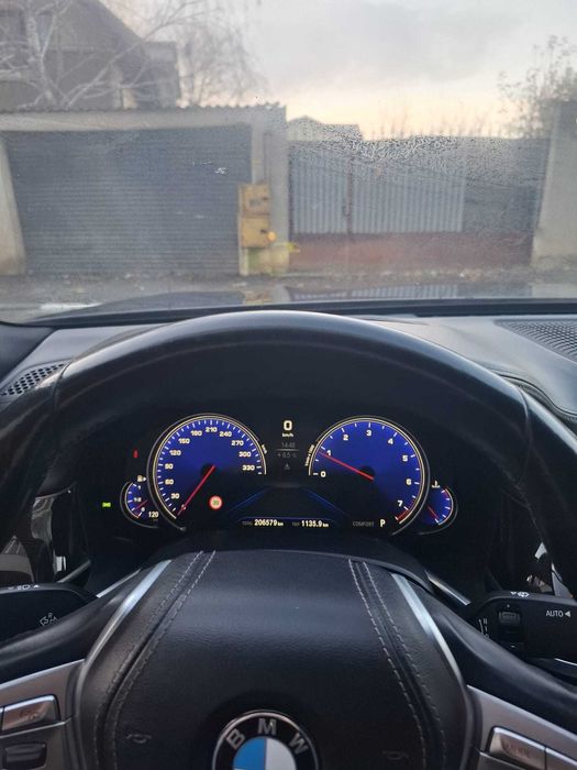 BMW 750i Xdrive, 4,4l benzina