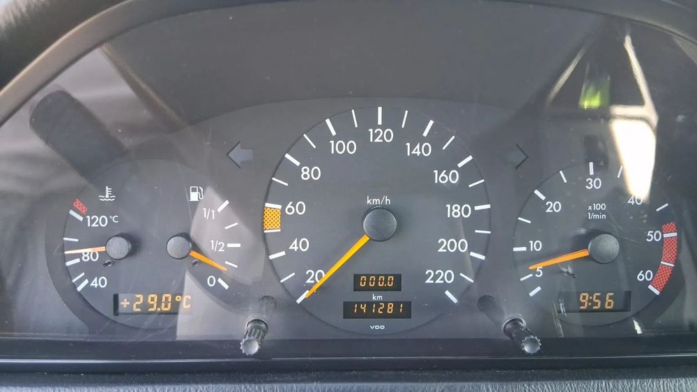 Mercedes-Benz C-Class 1994 diesel, 5.714 € — imagine 2