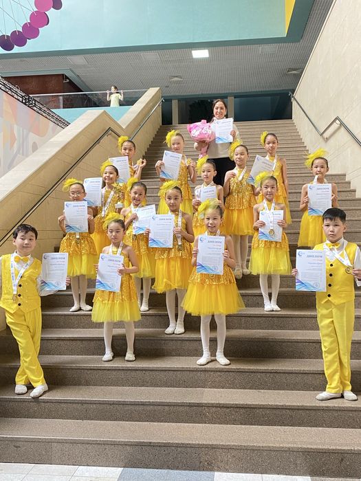 Продам красивые платья детские 2 шт