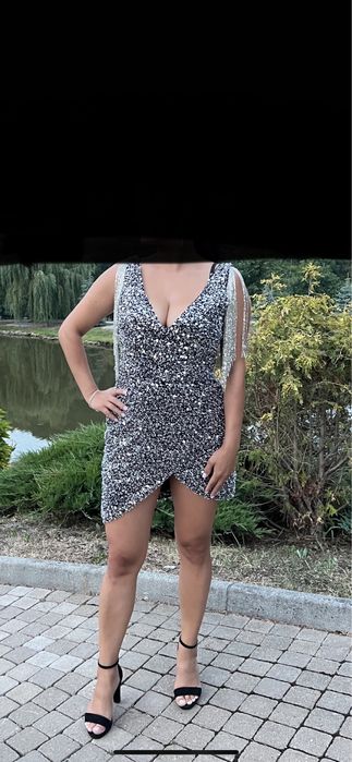 Vând rochita pretioasa- model unicat