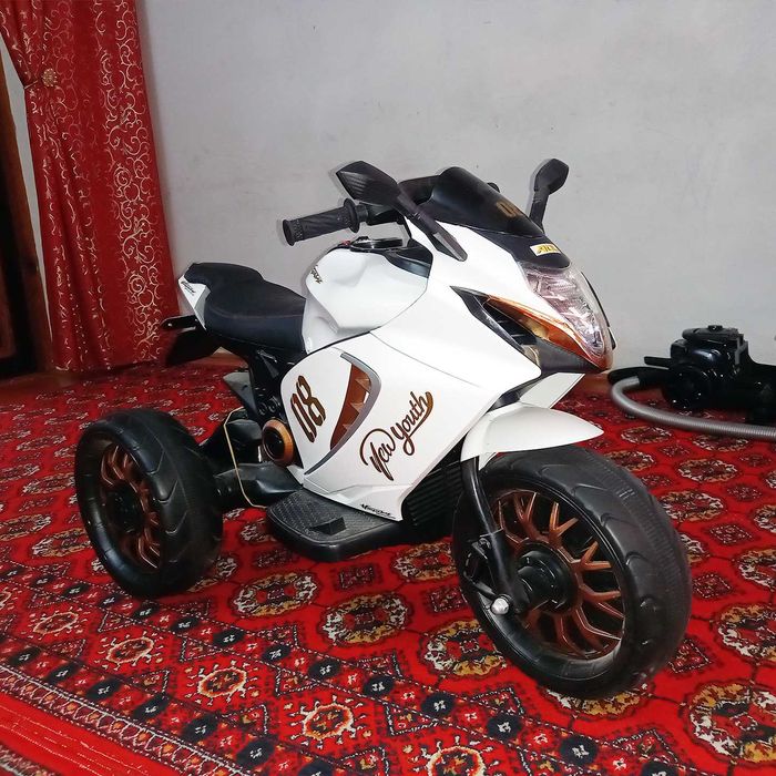 Детский мотоцикл (трицикл)