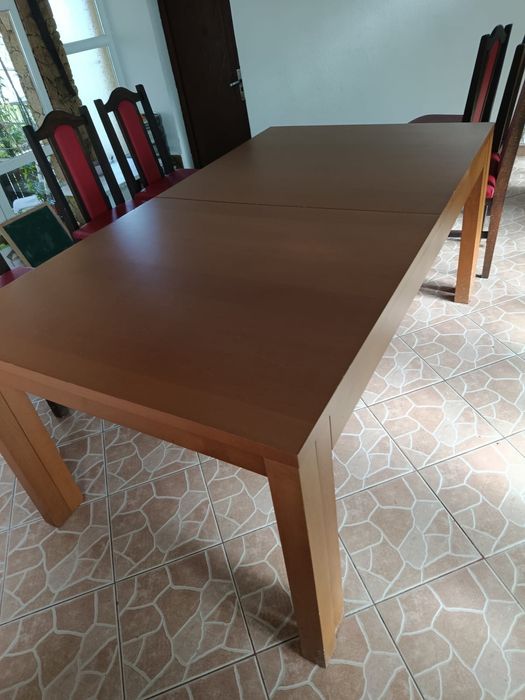 Vand masa  extensibila cu scaune din lemn masiv !!!