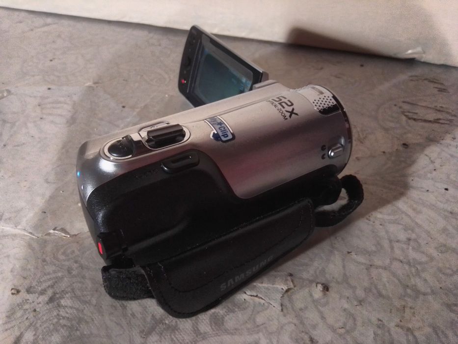 Видеокамера Samsung HMX-F80