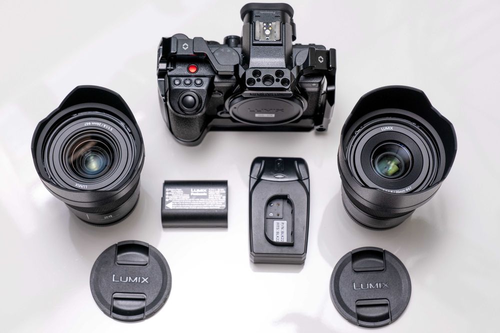 Panasonic Lumix S5II X  + Small Rig cage + 24mm + 35mm f1.8