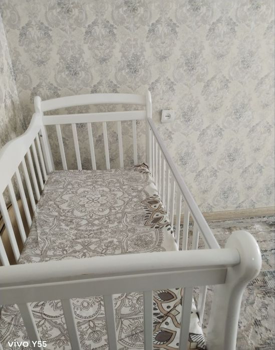 Продам детскую кроватку с матрасом