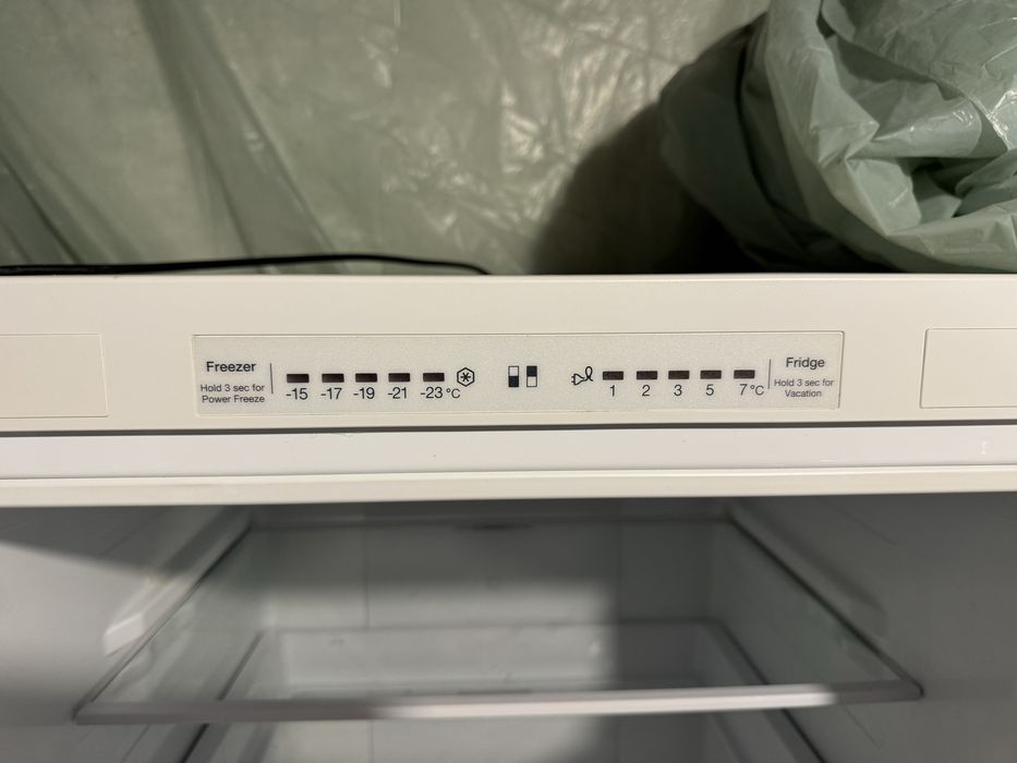 Samsung 290л.A+ NoFrost хладилник с фризер