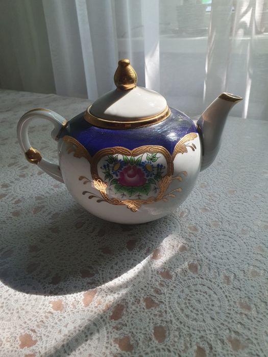 Продам фарфоровой чайник