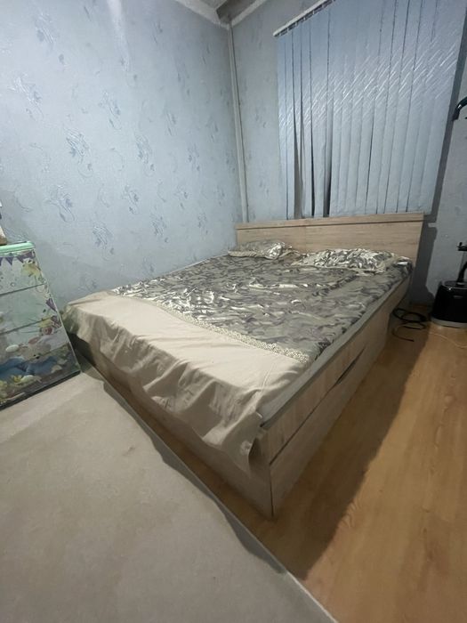 Шифонер айнасымен кровать жақсы бағада.