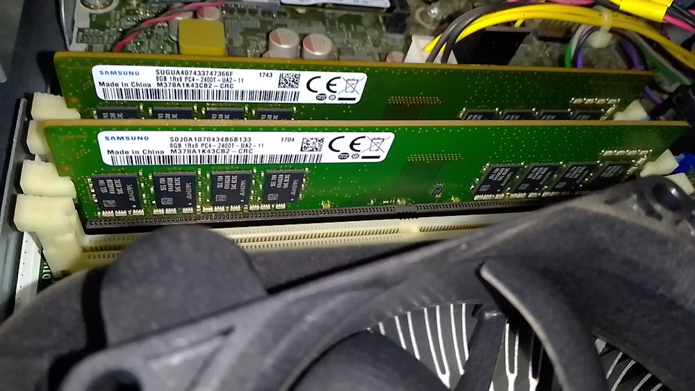Ram Ddr4 2x8gb 2400 Samsung, за компютри различна седмица