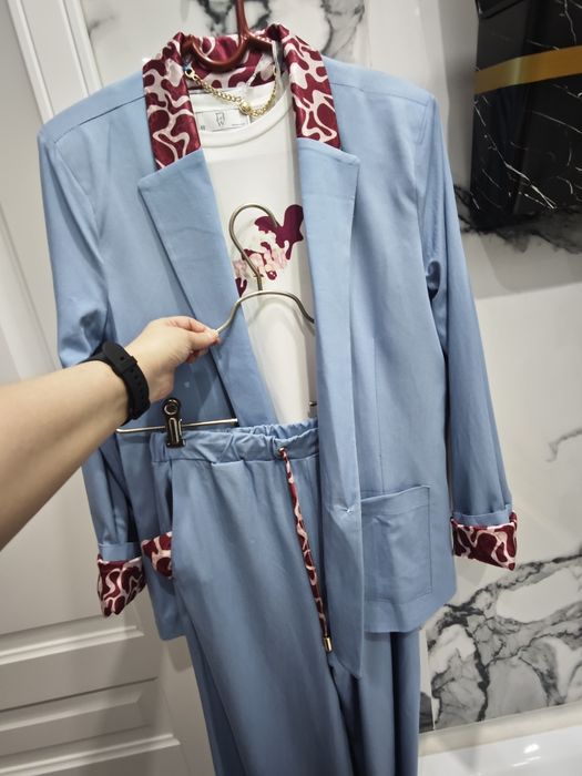 Продам кастюмы тройки