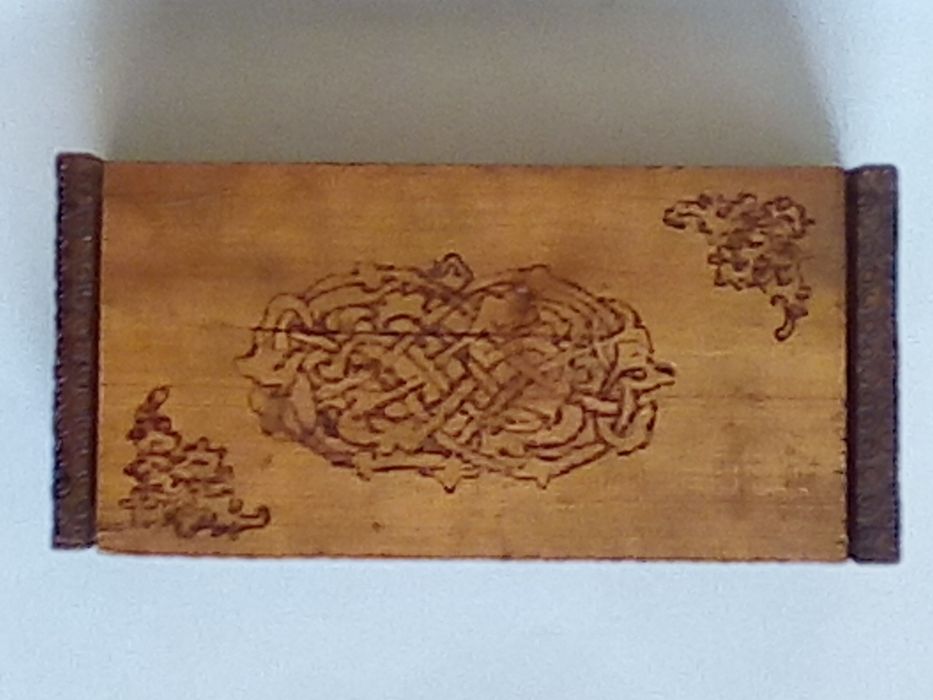 Стара дървена кутия