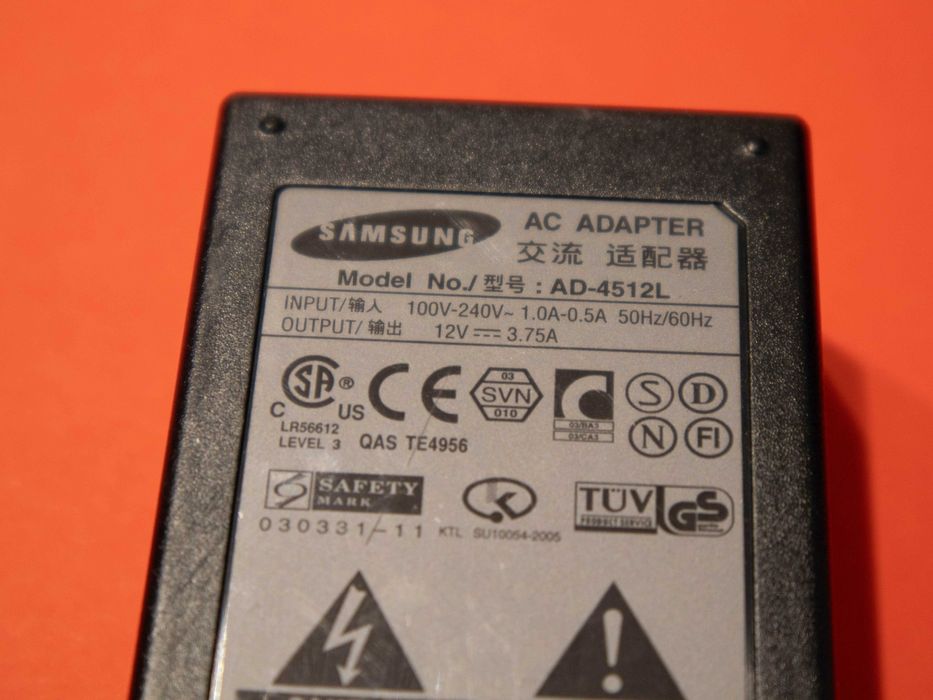 Всякакви адаптери 18V 4A 19V 4.74A 12V 7.5A 24V 1.5A употребявани